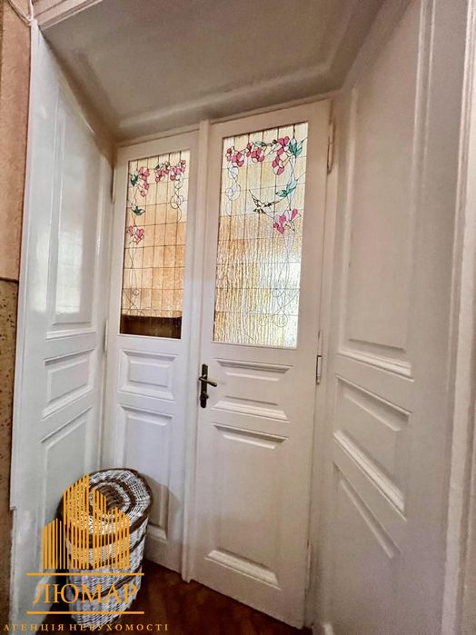 Продам 3-х кім квартиру + приміщення під оренду (25 м.кв.)