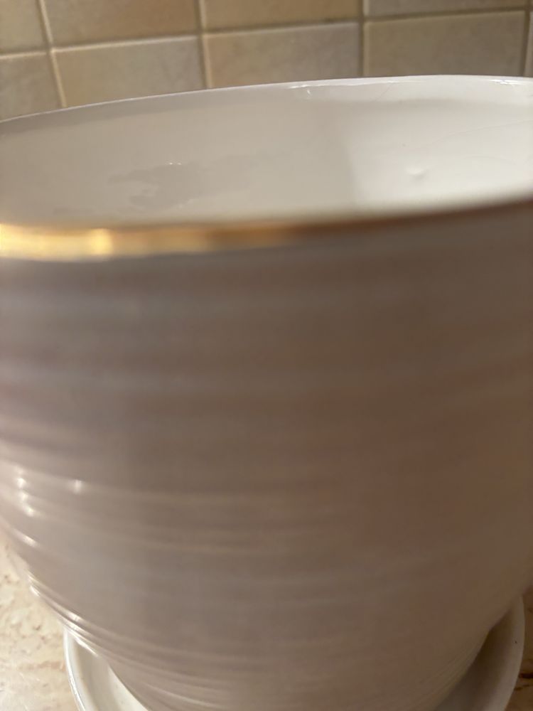 Elegancka doniczka ceramiczna Boltze Home + podstawka