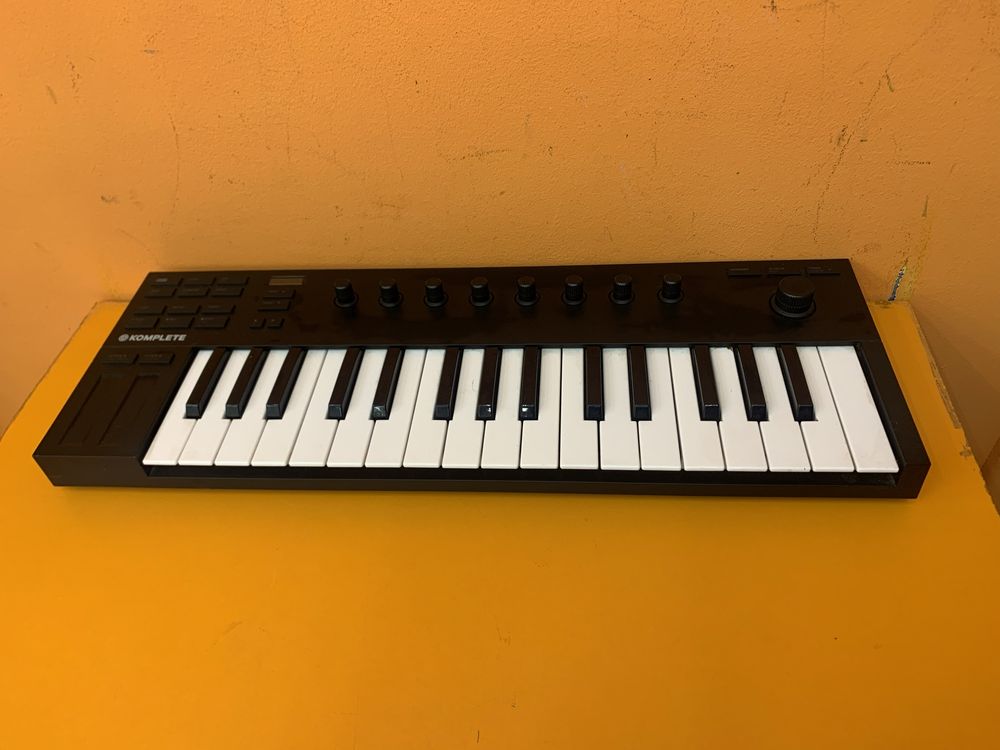 Midi клавиатура Komplete kontrol m32(отличное состояние)