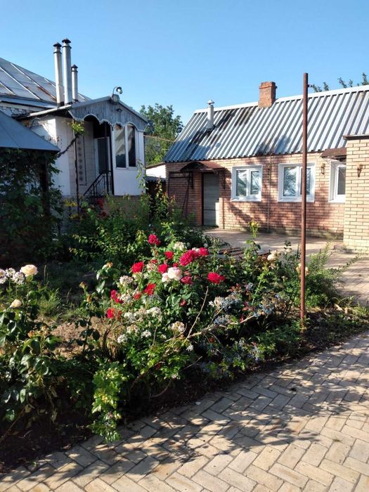 Продается дом с закрытым выходом к озеру. Словянск.