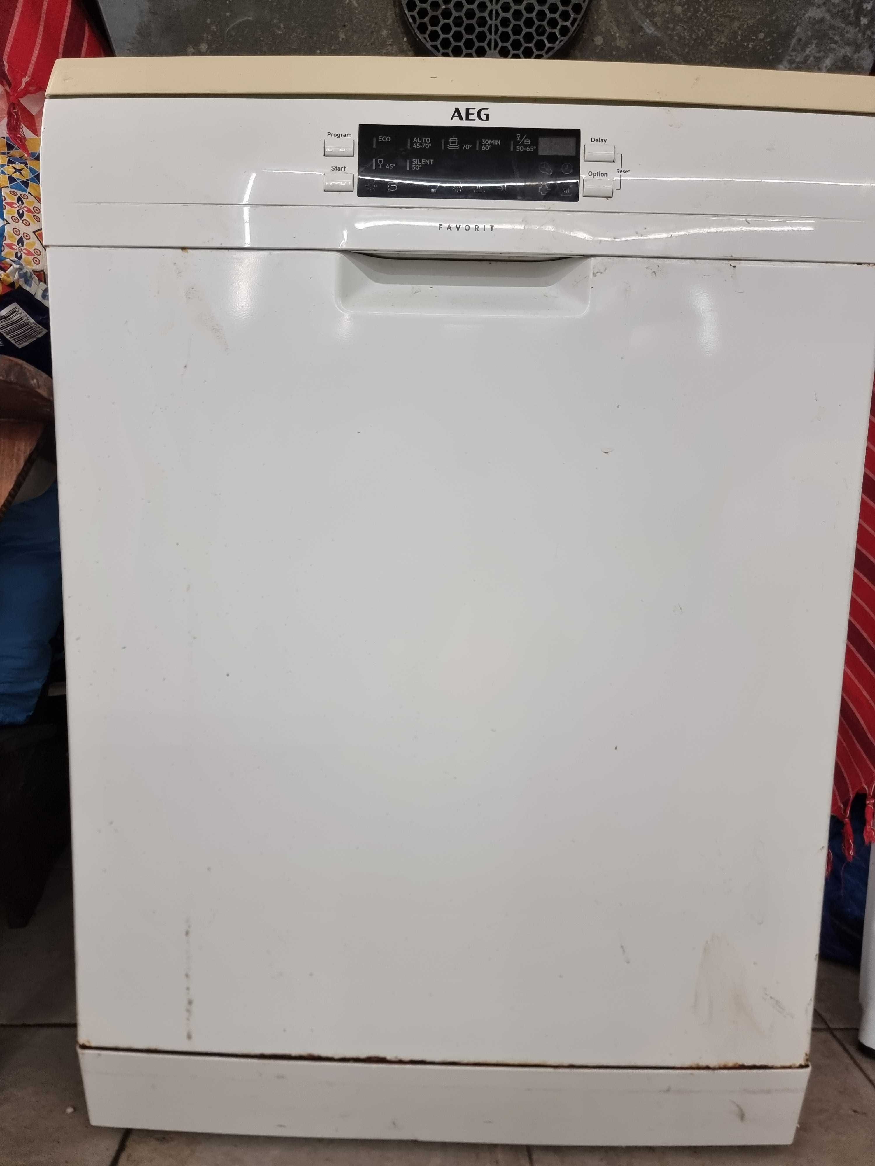 Maquina lavar loiça AEG XXL com 2 anos
