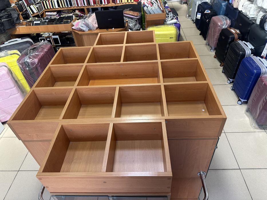 Продається вітрина для продажу парасоль
