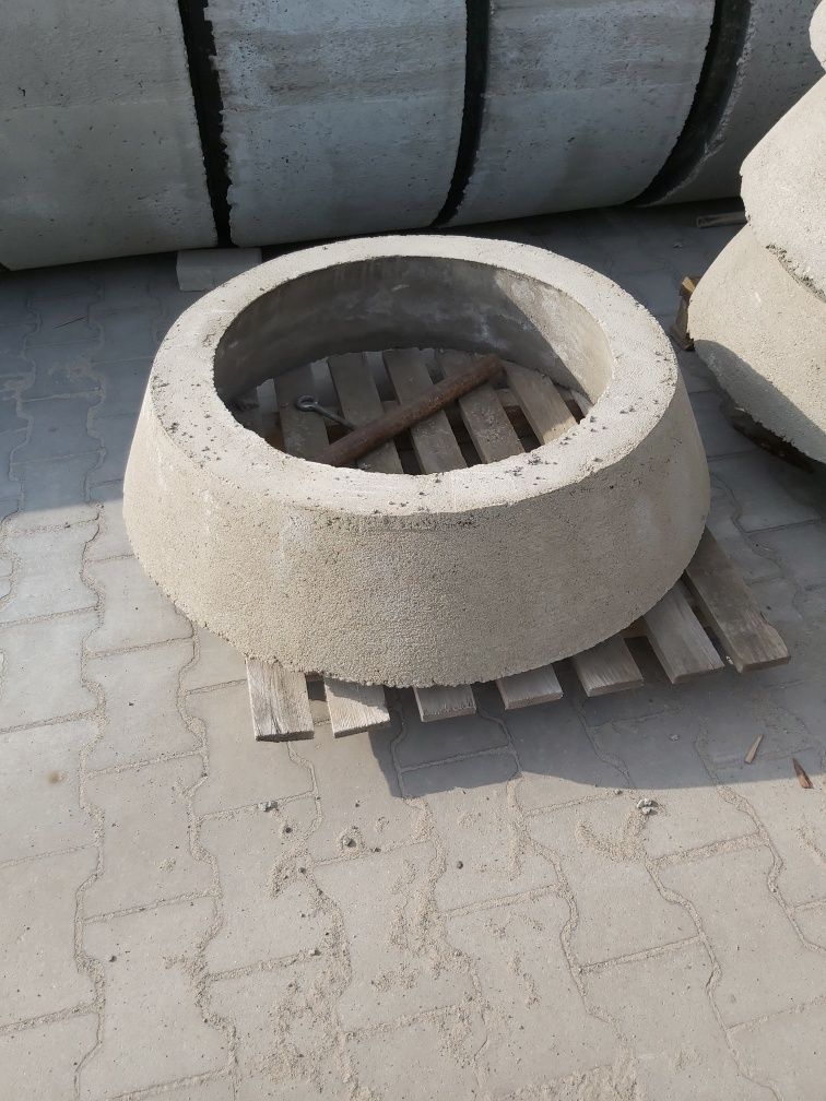 Zwężki  betonowe 600/800 wysokość 25 cm, zwężka krąg fi 800