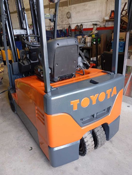 Empilhador eléctrico Toyota 7FBEF18 com balança - 1.800 Kg (2534)