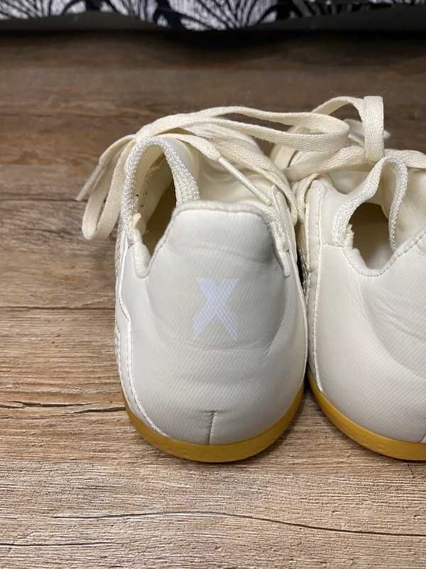 Kremowe buty piłkarskie halówki Adidas Tango X 18.3 rozmiar 36 2/3