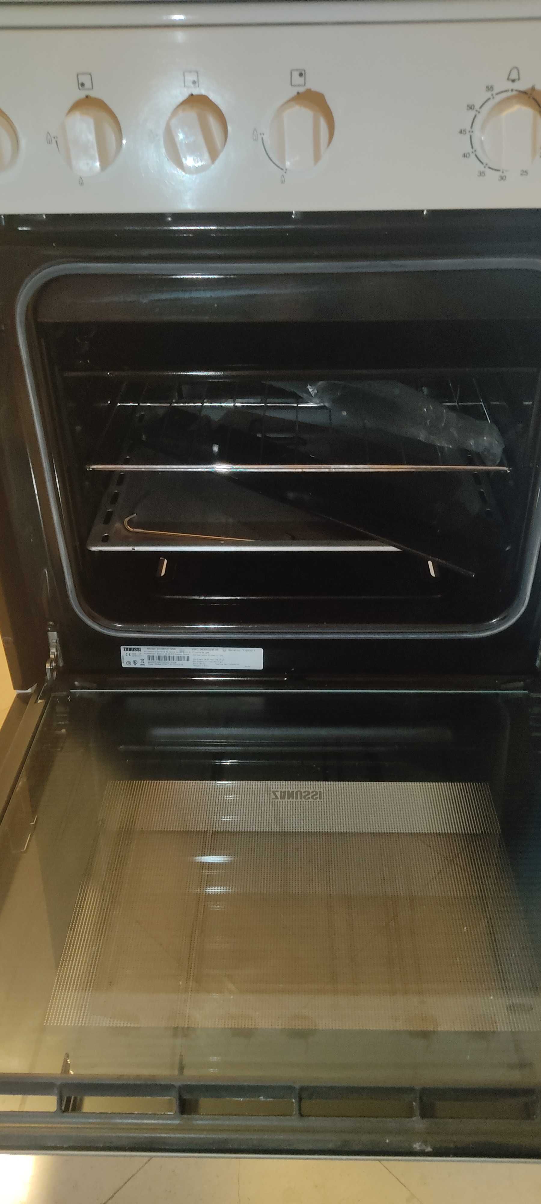 Fogão e forno Zanussi praticamente novo