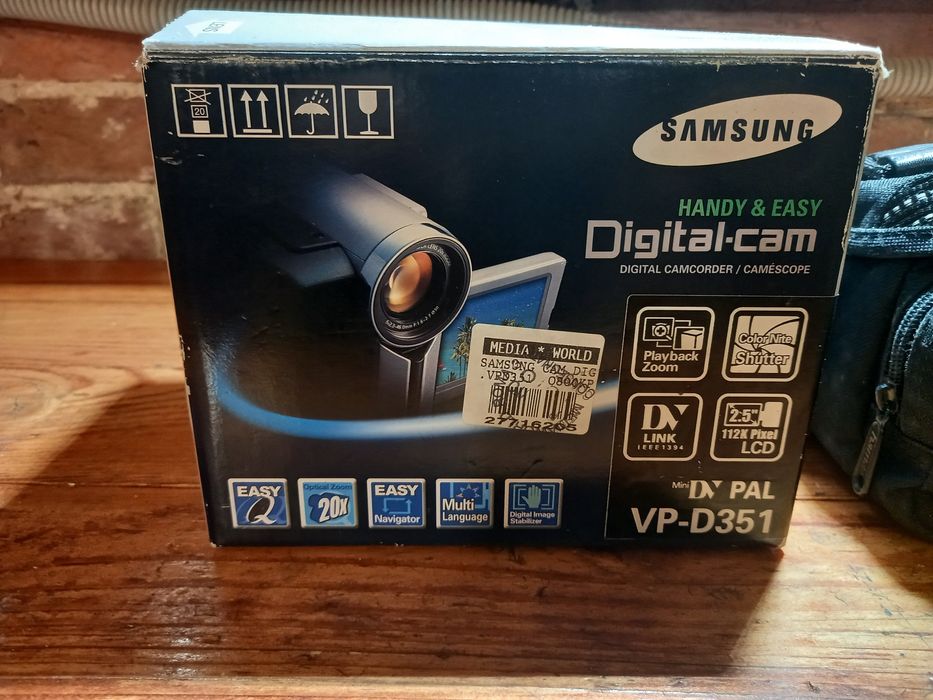 Відеокамера Samsung VP-D351