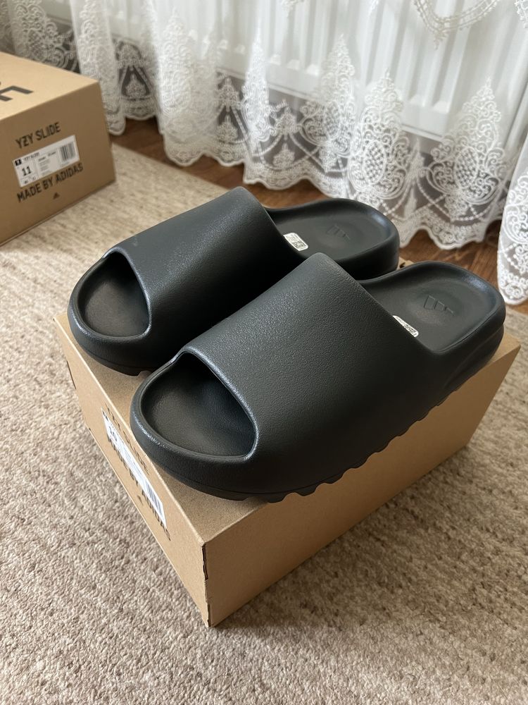 Yeezy Slide 'Dark Onyx' (10us/44.5eu)