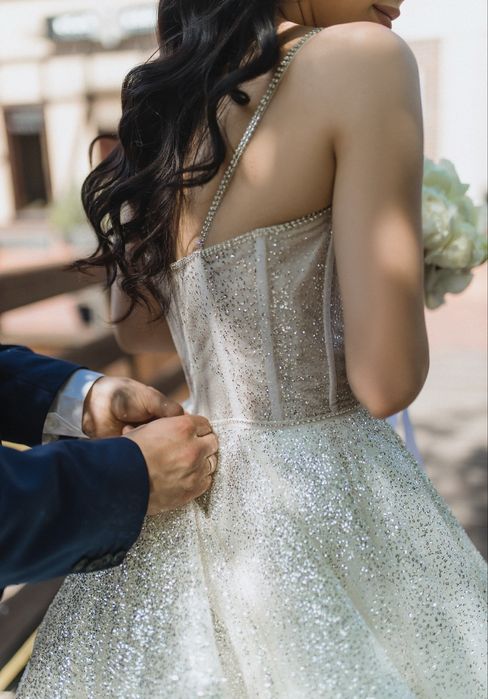 Весільна сукня з блискітками