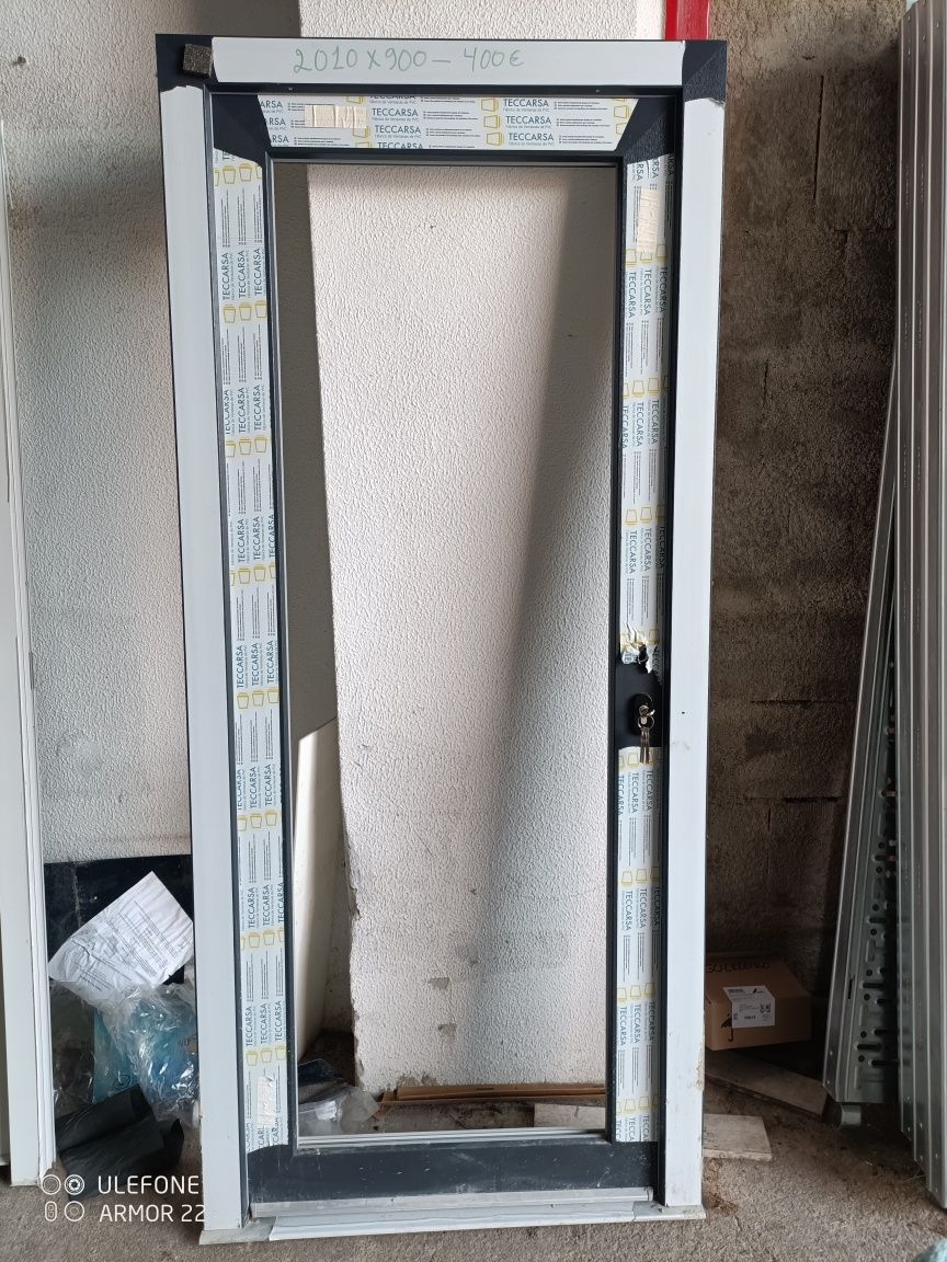 Portas novas e usadas