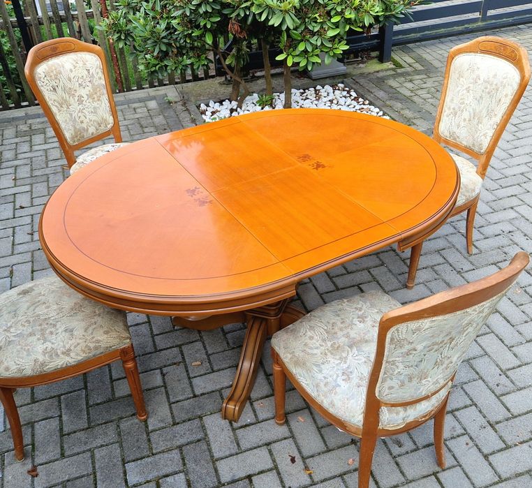 Stół okrągły rozkładany komplet cztery krzesła drewniany drewno orzech