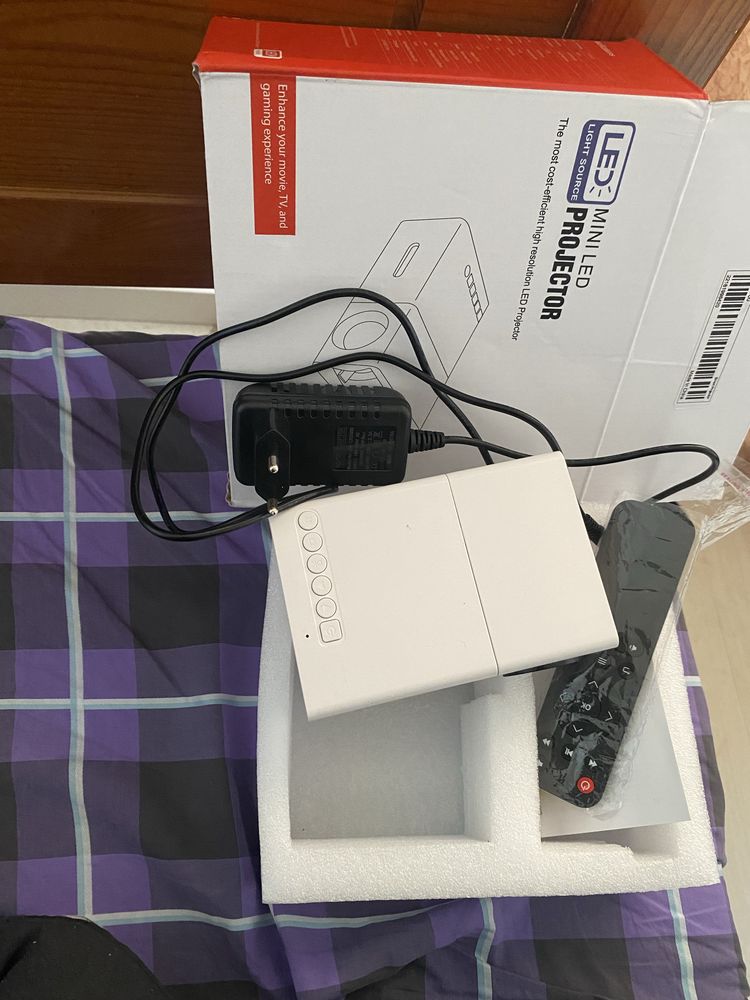 Vendo este Mini Projector