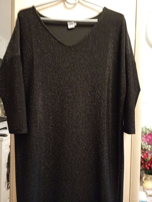 Piękna sukienka sylwestrowa z 3/4 rękawami