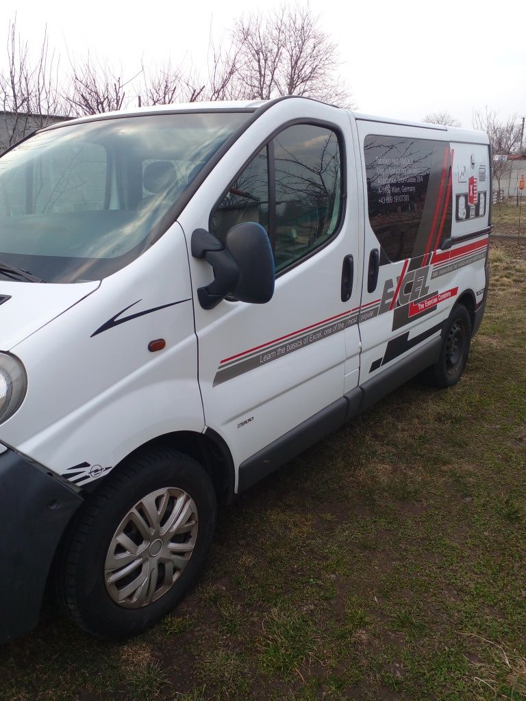 Оpel Vivaro продаю 6 дверей