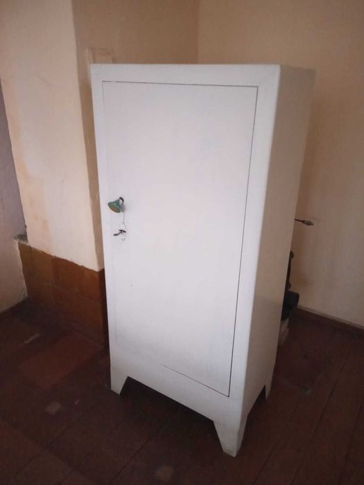 Сейф стальний на документи або зброю.