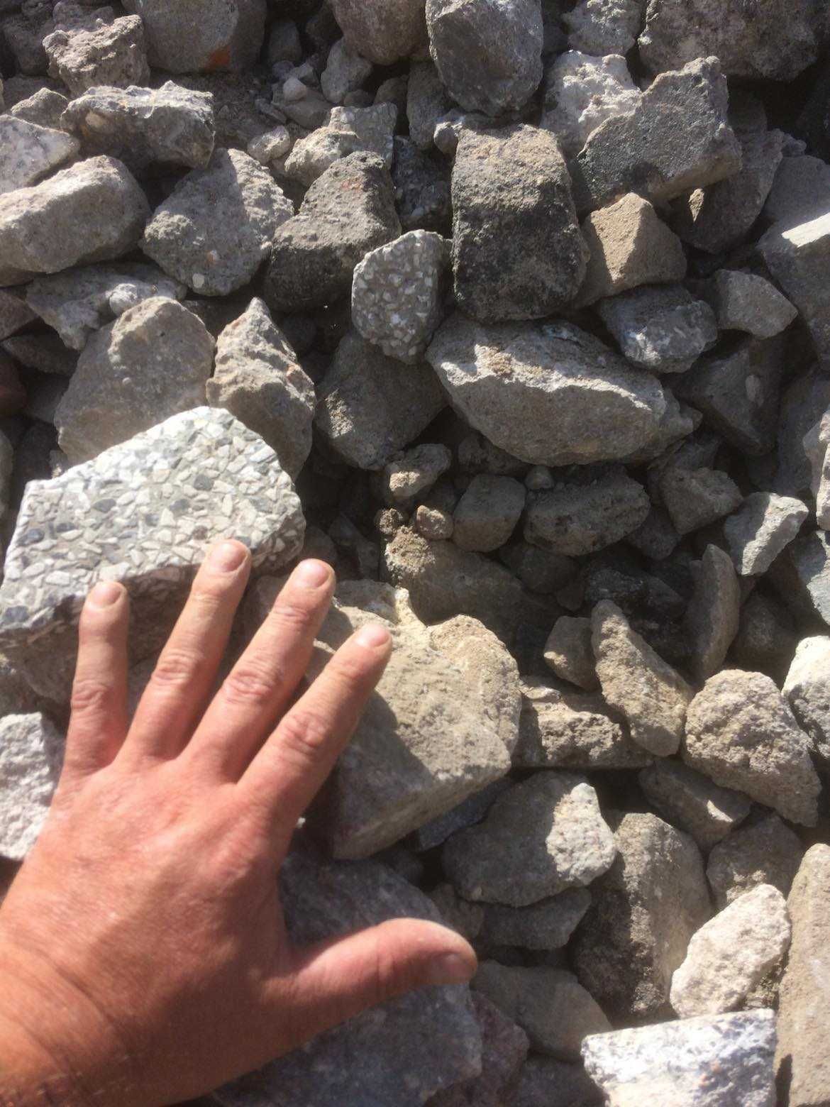 Kamień drogowy gruz betonowy kruszywo tłuczeń piasek siany i płukany