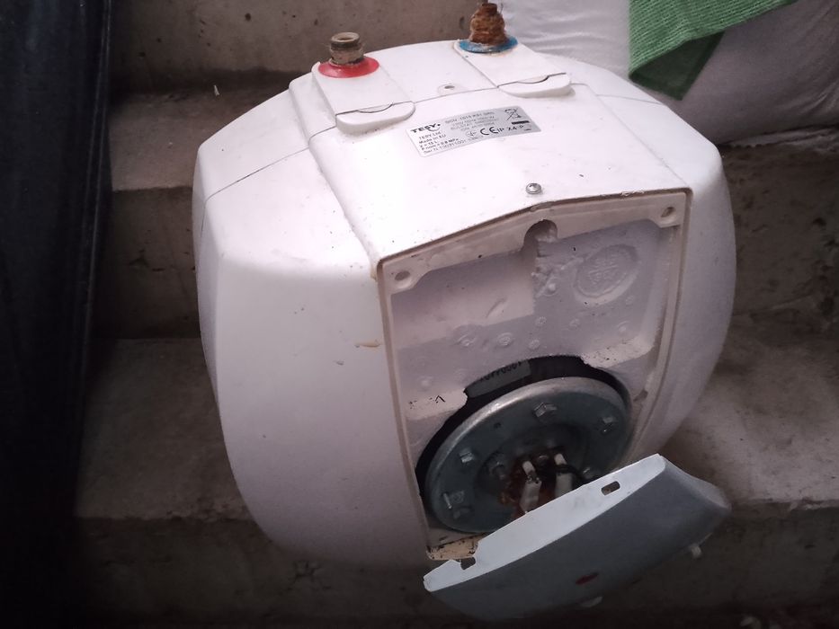 Продам недорого бойлер.