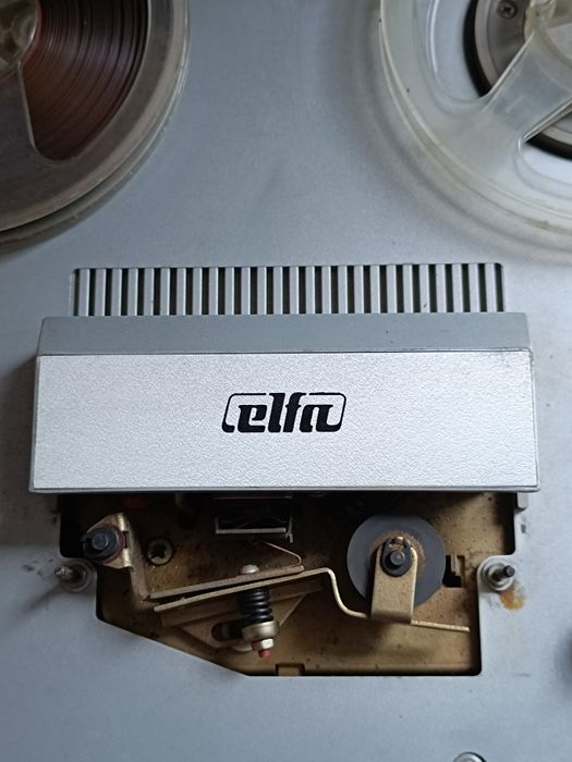 Магнитофон Elfa.