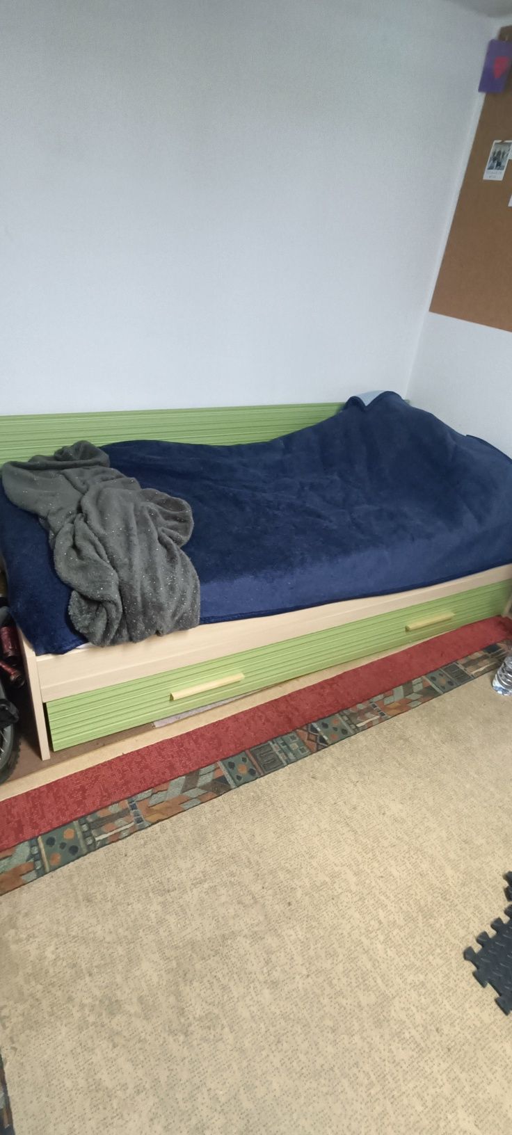 Cama de solteiro c/colchão e gaveta de arrumação ou segunda cama