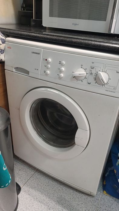 Máquina de lavar e secar roupa