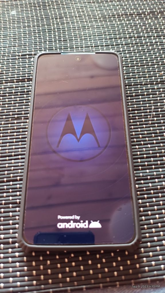 Sprzedam Motorola Edge 30 na gwarancji