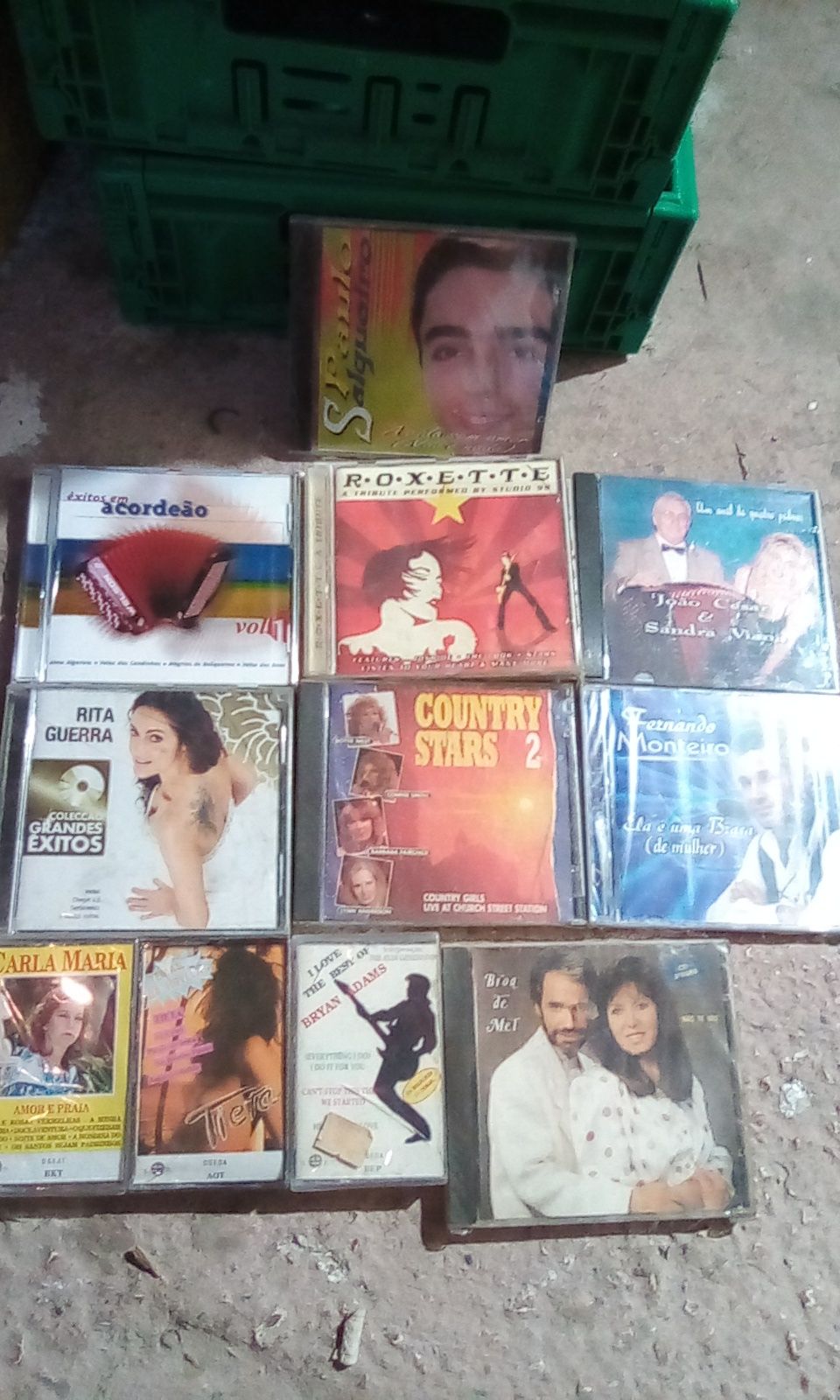 Mais de 100 CDs e cassetes embalados originais antigos