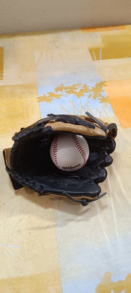 Luva de beisebol Wilson  com bola