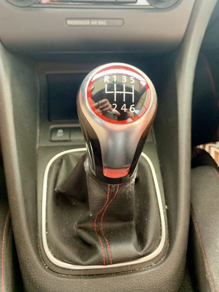 Golf 6 GTI usado com revisoes em dia