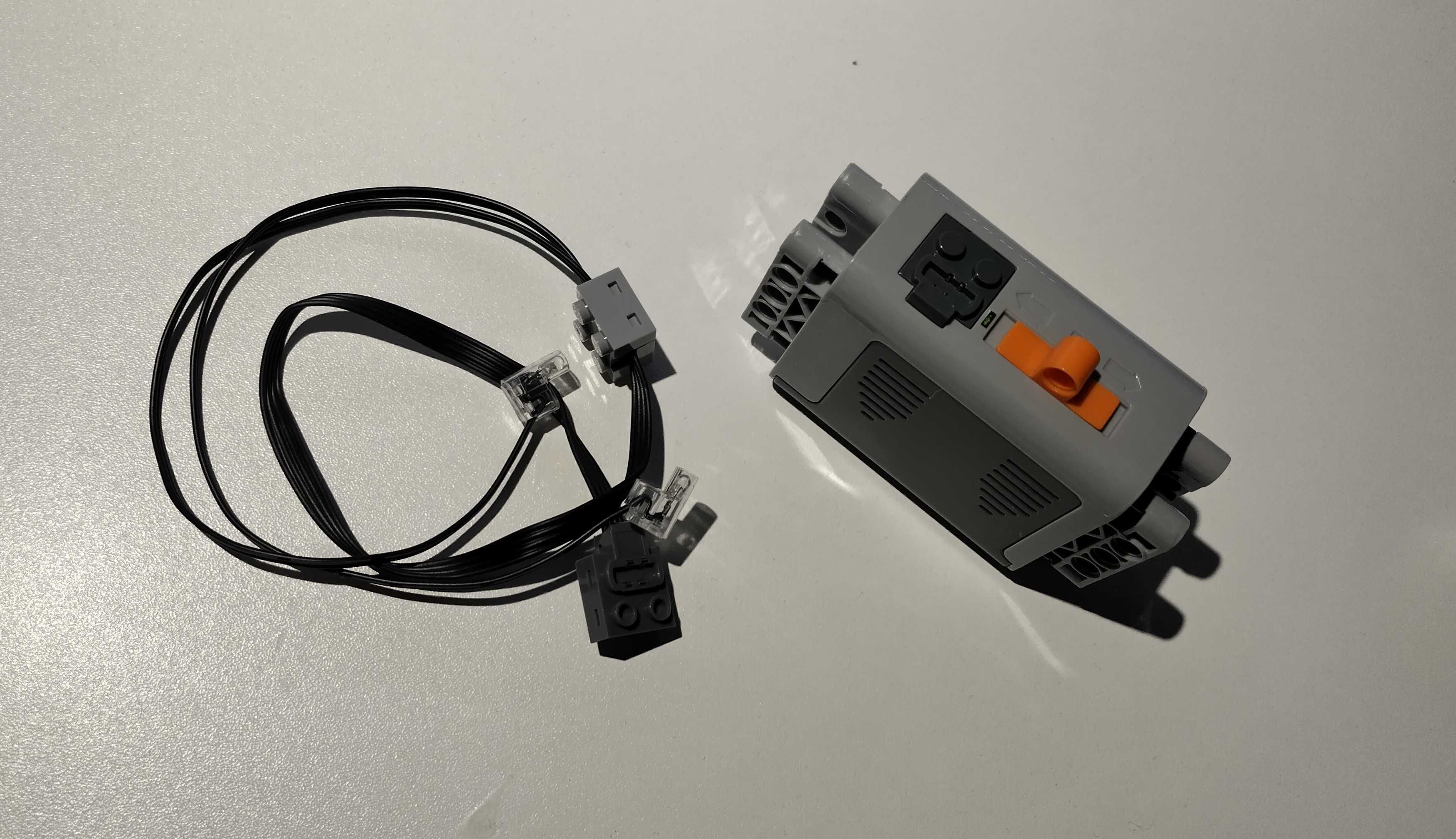 Lego Technic Power Functions diody LED 8870 + Pojemnik na baterie 8881