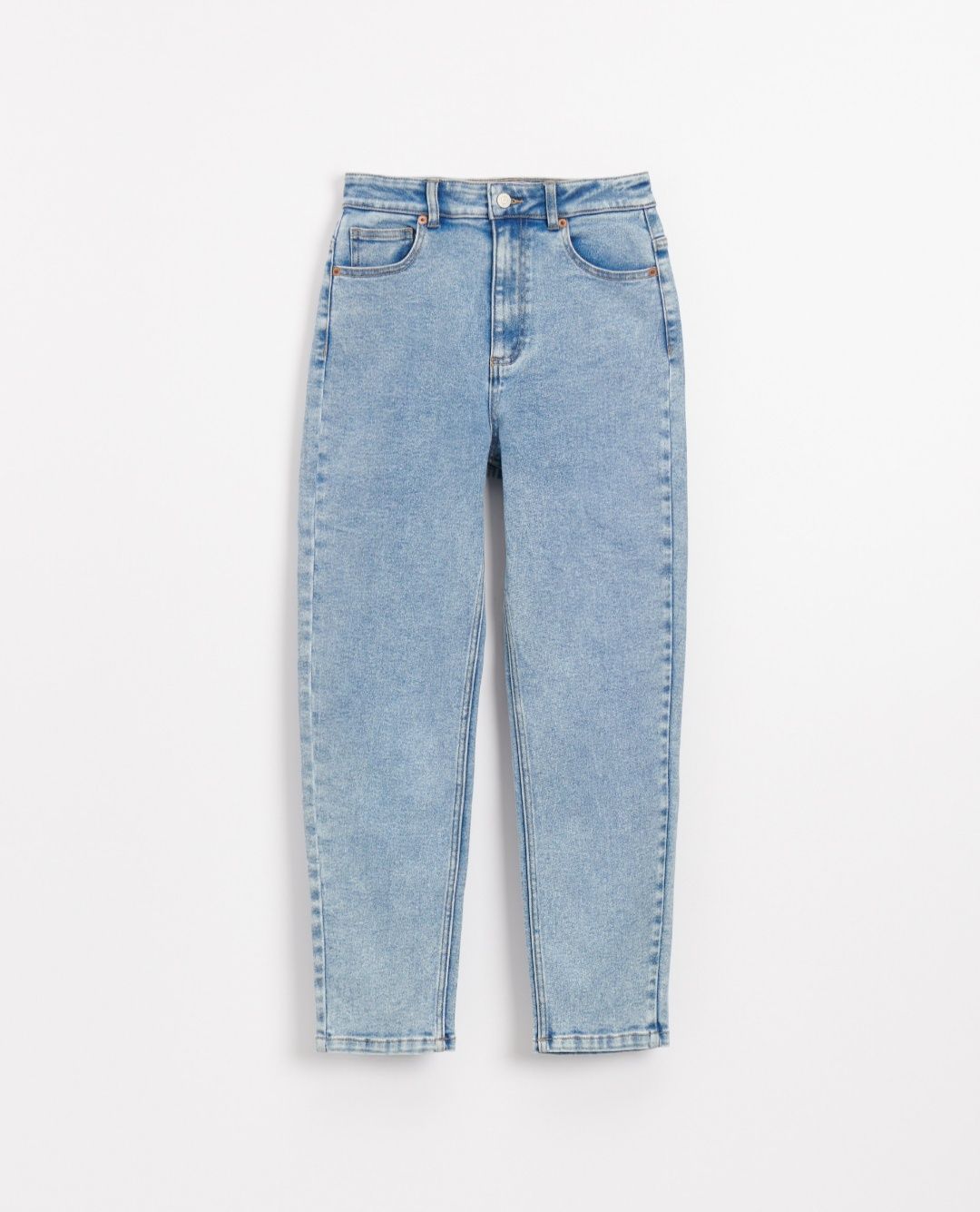 Jeansy mom fit z bardzo wysokim stanem