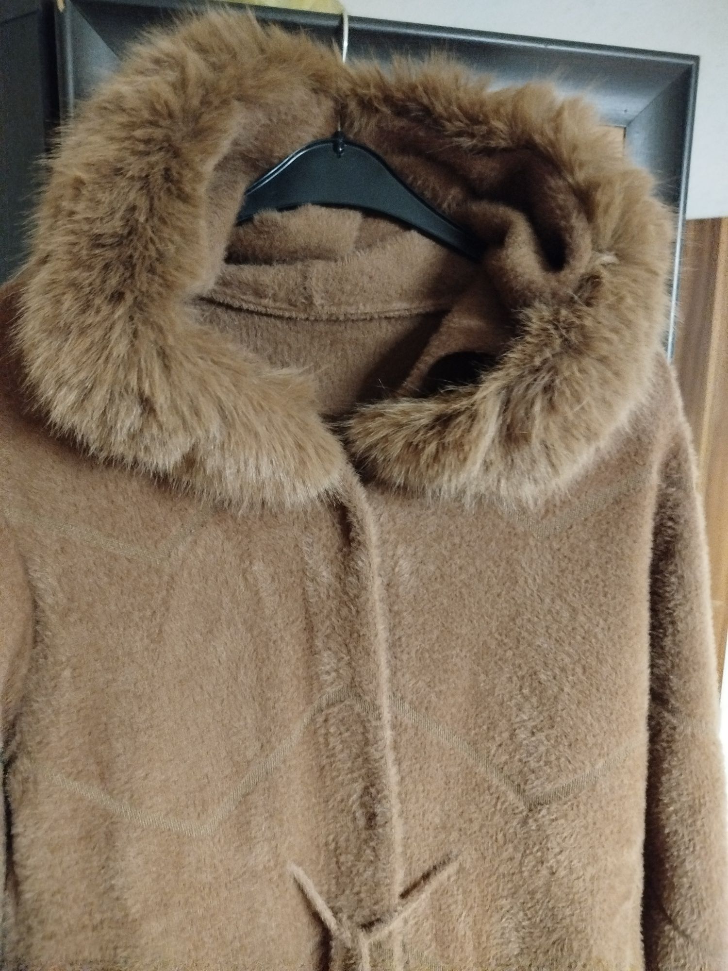 Elegancki płaszcz Alpaka XL w kolorze Cappuccino z futerkiem Nowe