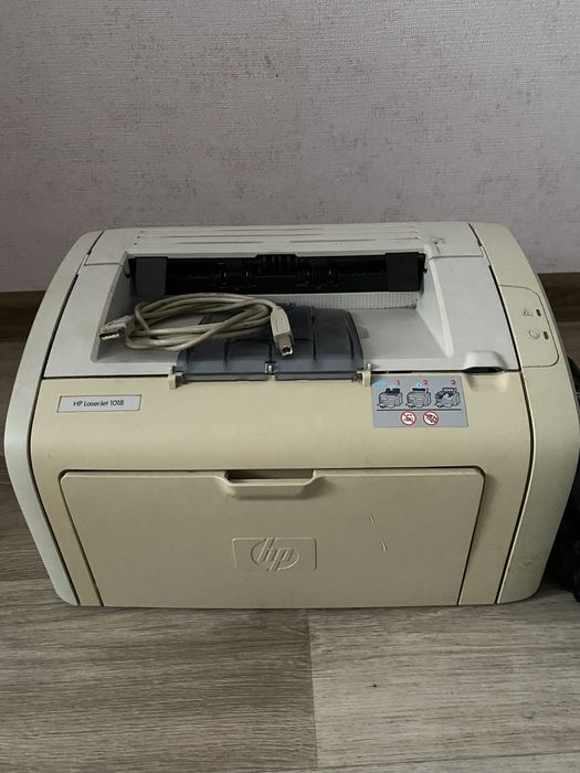 Продам принтер із запасним катриджем