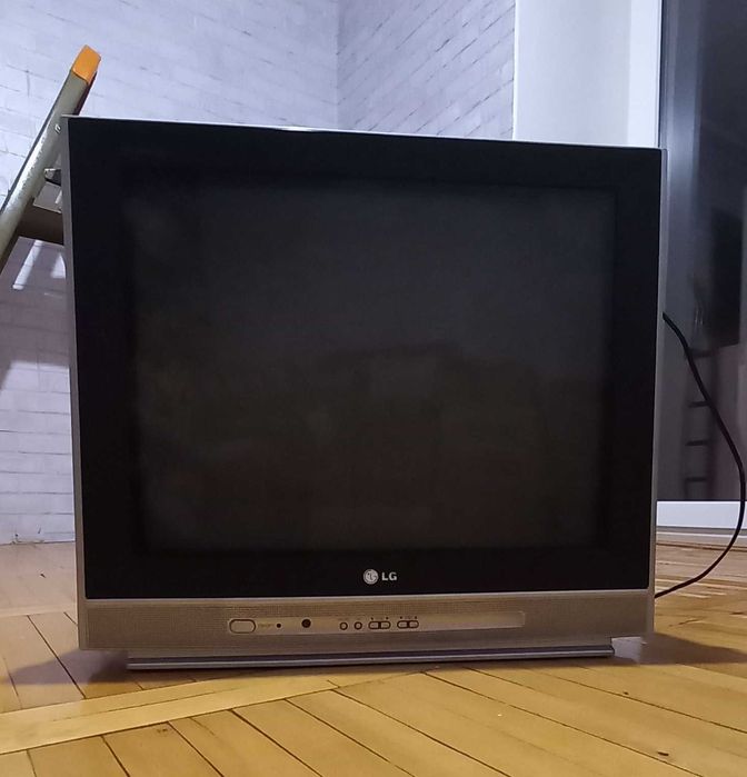 Кинескопний ЄЛТ телевізор LG 21FJ4AB