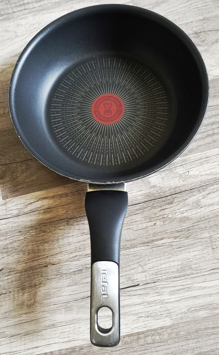 2 Patelnie Tefal Tytan Unlimited 24cm i 26cm