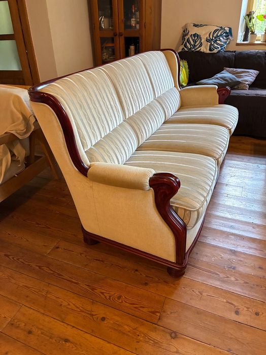 wiktoriańska sofa angielski klasycyzm materiał crem drewno wiśnia