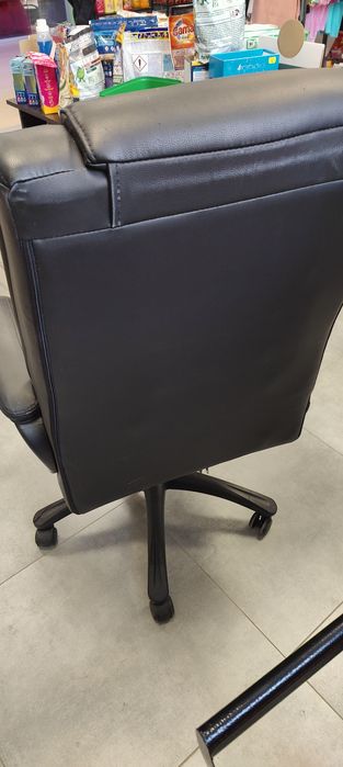 Крісло офісне з масажем трьох зон