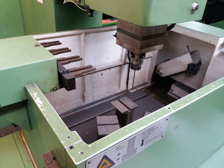 Elektrodrążarka drutowa AGIE AT-3U