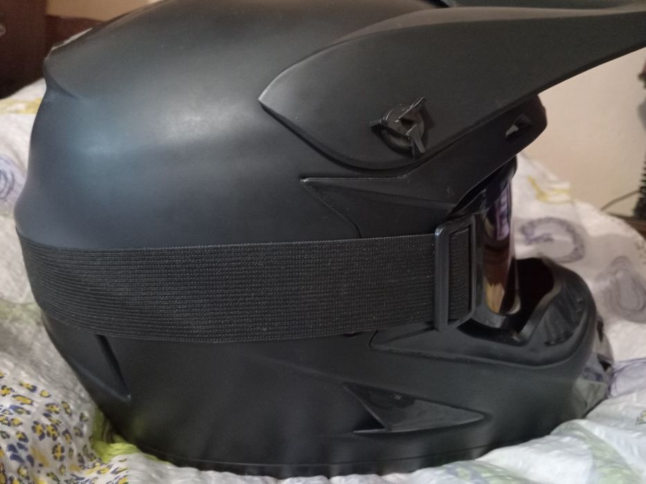 Кросовий мотошолом