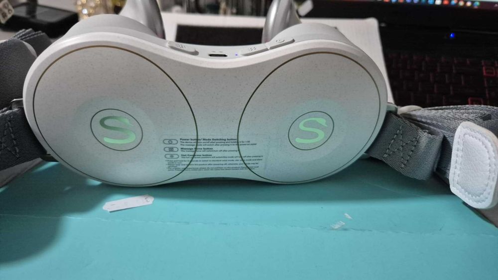 Masażer SKG H7-E na kark z kompresem i czerwonym światłem - biały