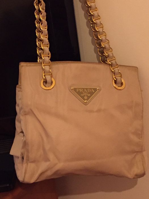 Mala de senhora da prada