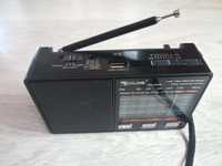 Радиоприемник фонарик на батарейках  или батарея USB MP3 Golon RX-8866