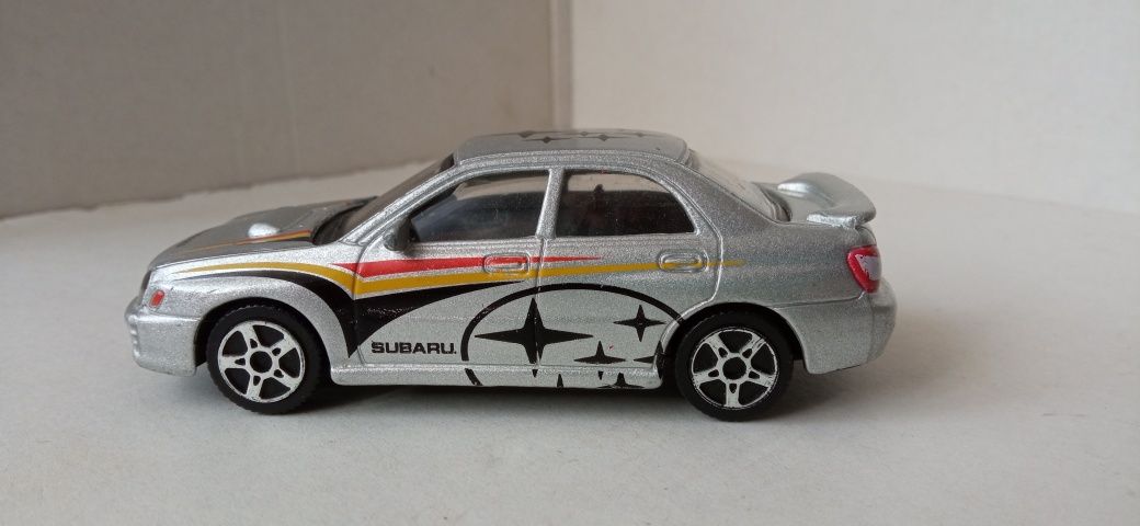 Bburago Subaru impreza WRX STI w skali 1/43