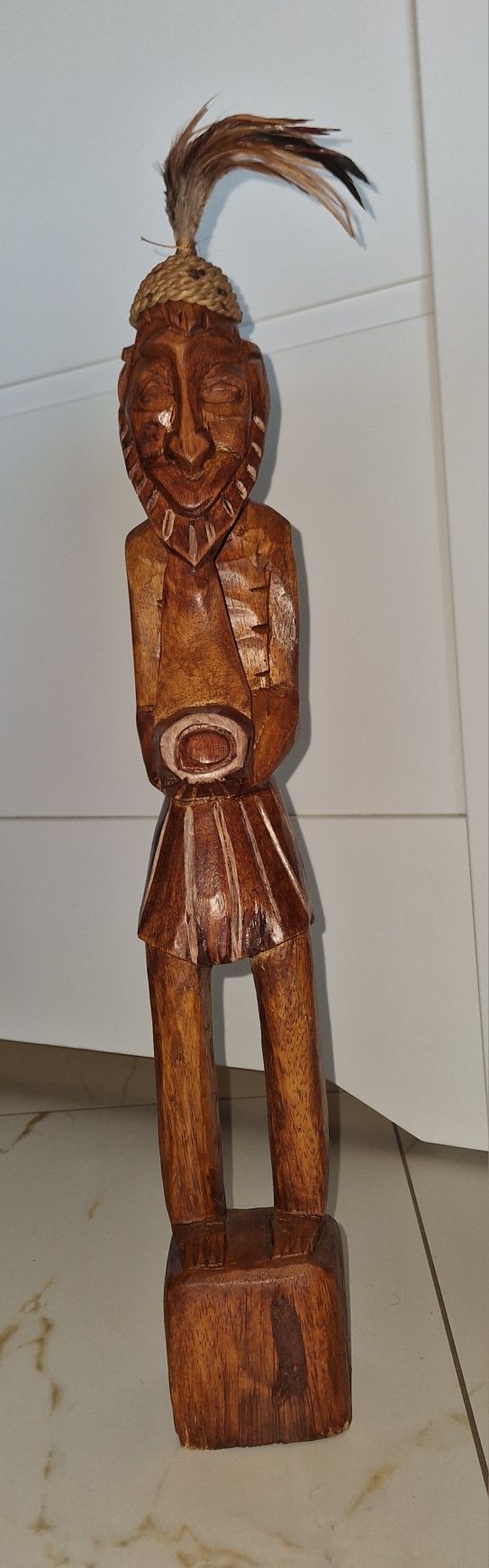 Ręcznie Rzeźbiona Figurka Afrykańska z Drewna – 52 cm – Unikat z Pióra