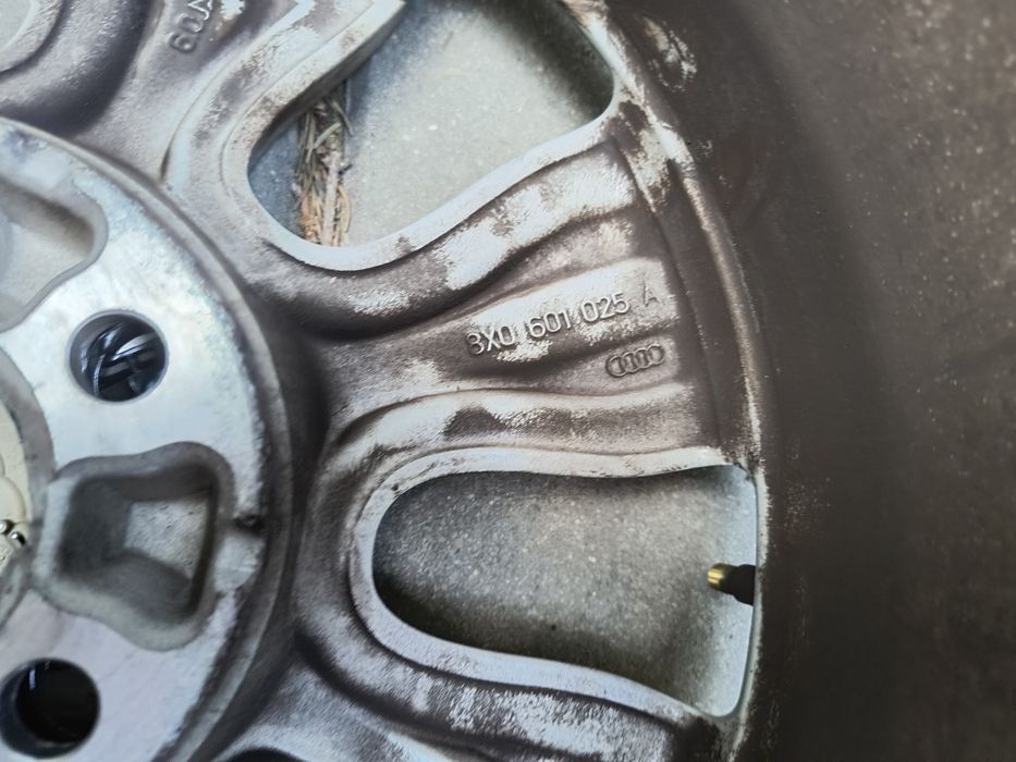 Felgi Audi A1 VW Skoda 16" Jak nowe! 8X0_601_025_A