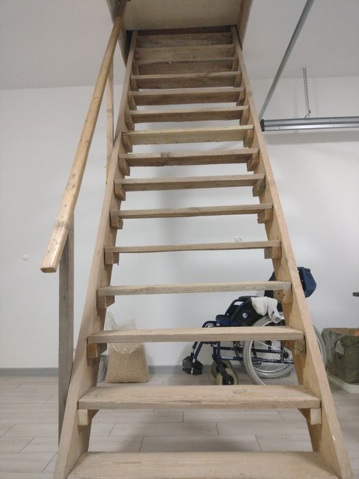 Schody drewniane budowlane