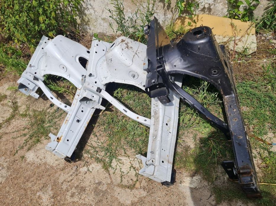 Jeep Grand Cherokee WK2 передня чверть LH/RH ланжерон