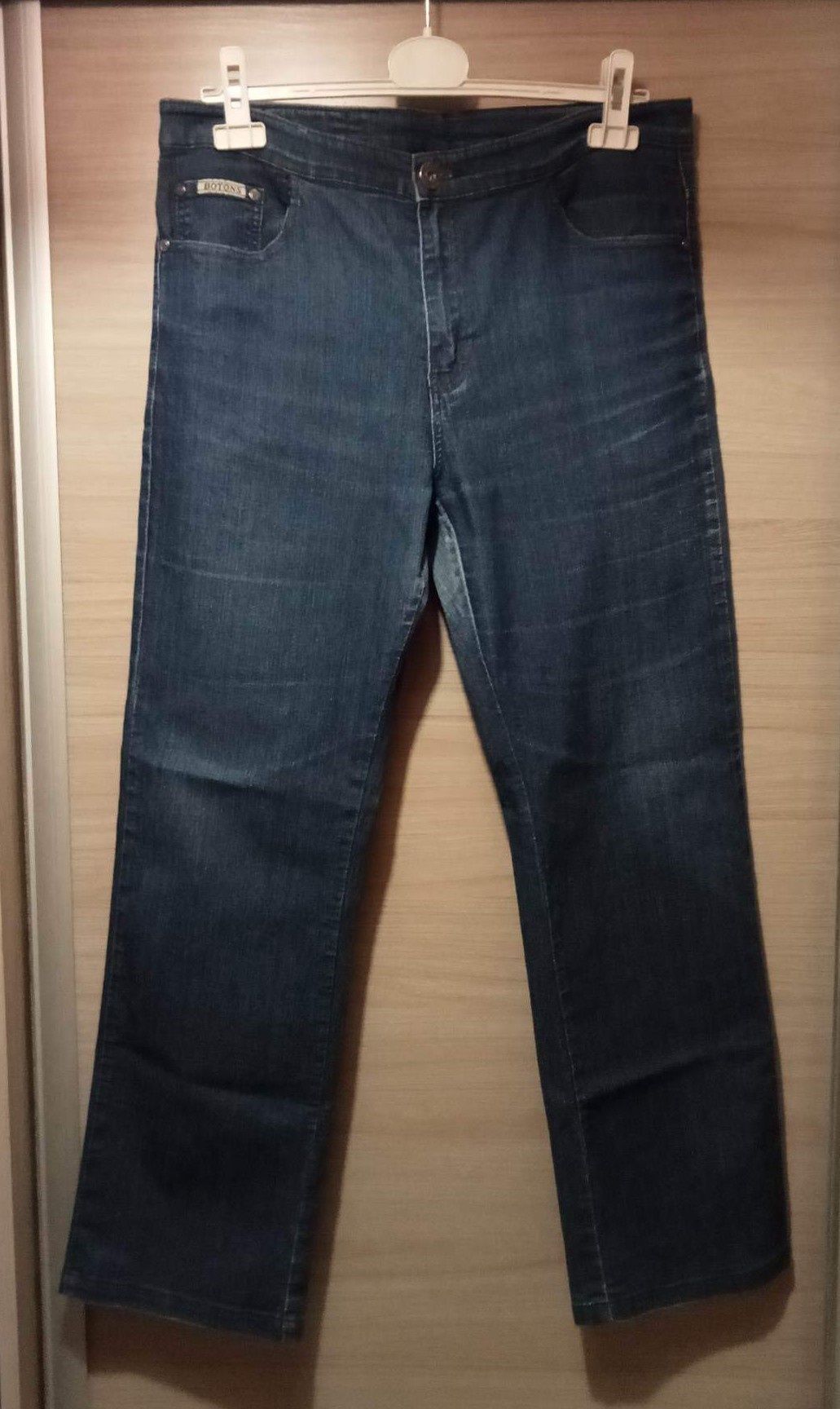 Spodnie jeans damskie.
