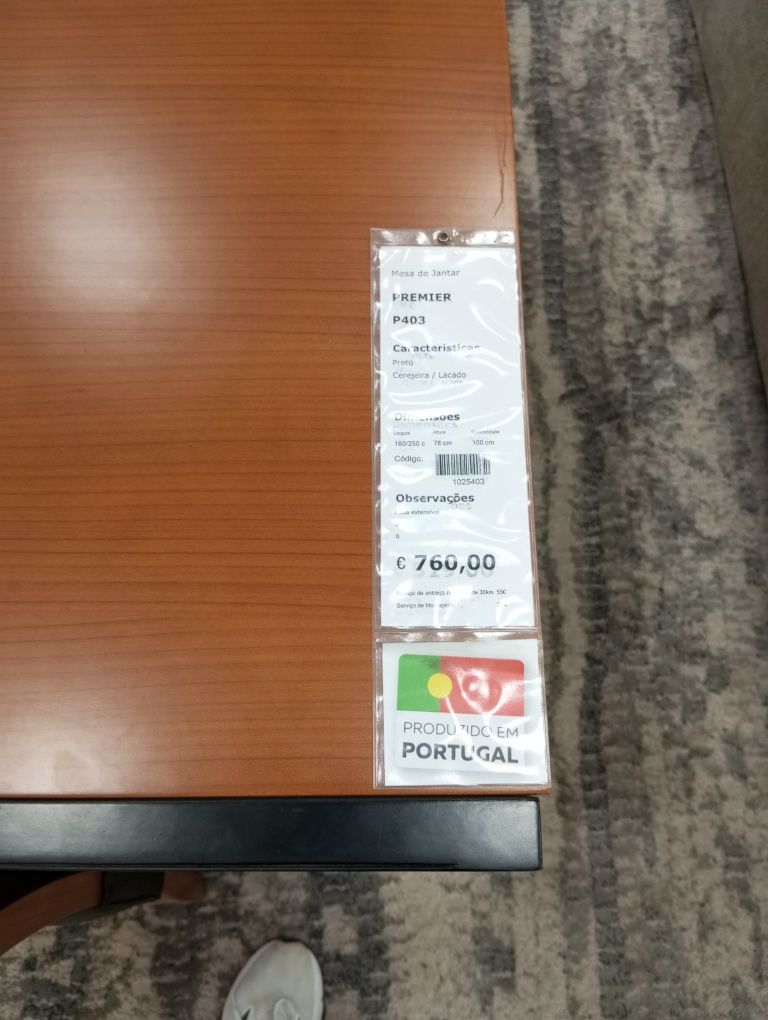 Mesa e cadeiras de casa de jantar
