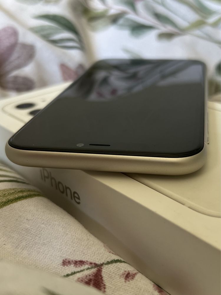 Biały Iphone 11