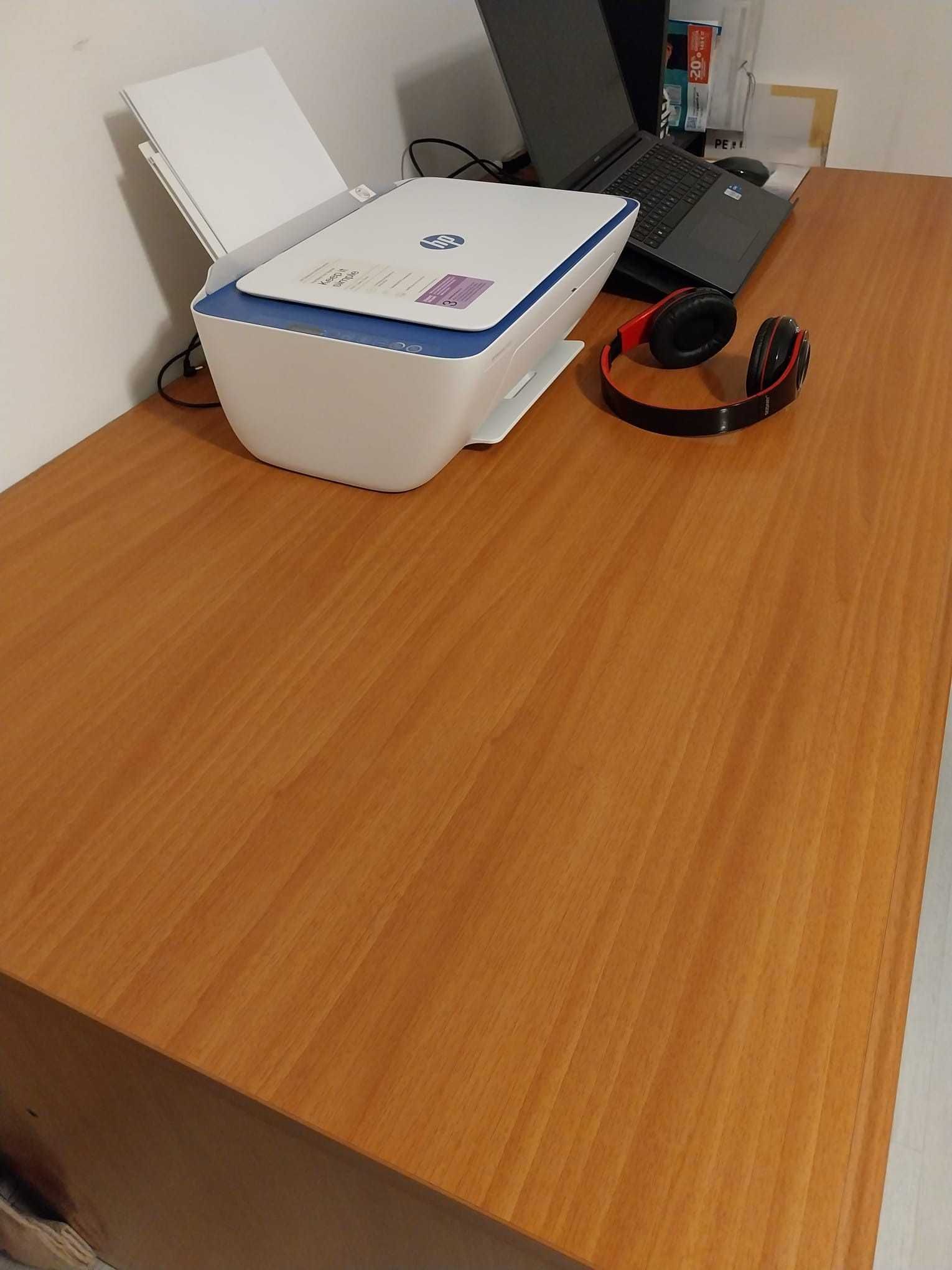 Mesa em madeira para escritório